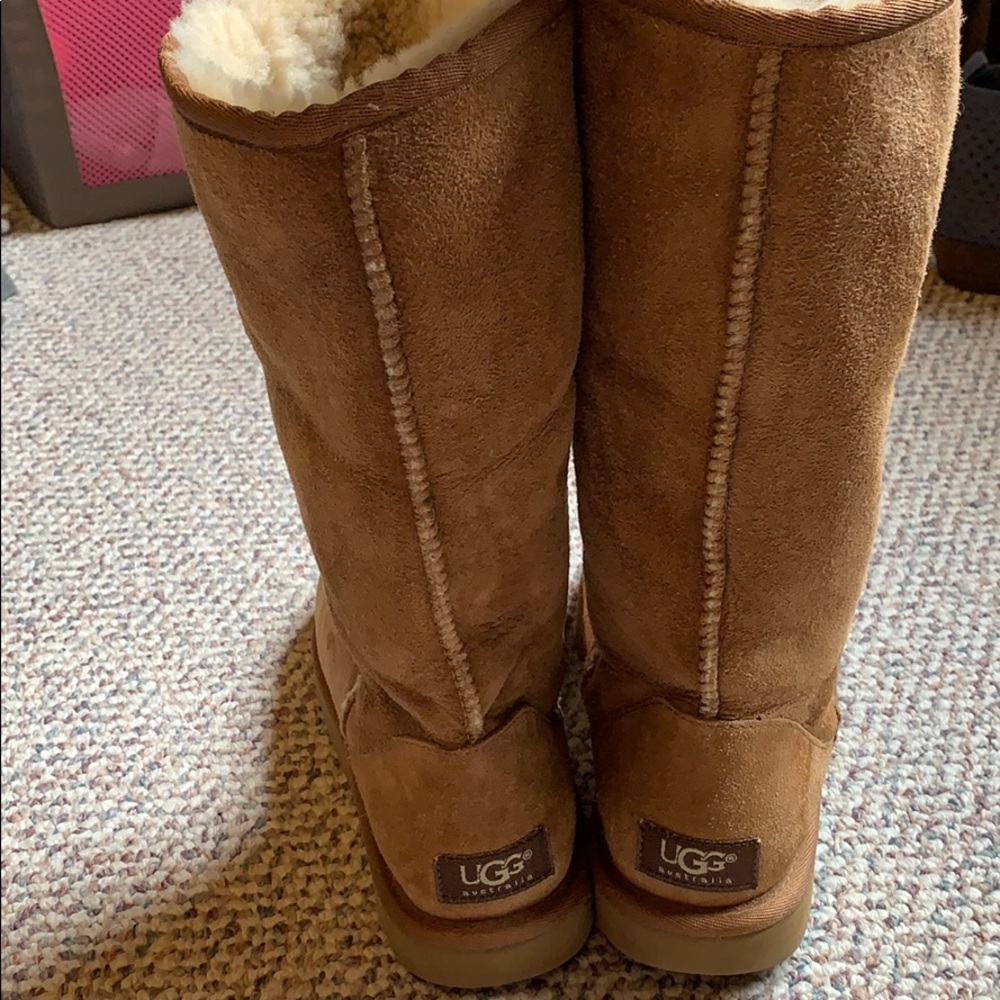 Tall UGG classic tall boots in chestnut size 7
